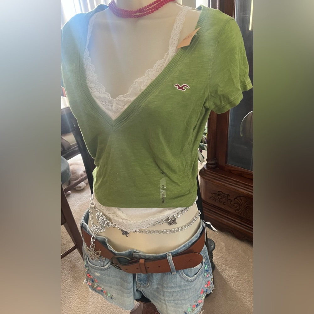 Y2K Unique Hollister SoCal V-neckline short sleeve top - Picture 3 of 12